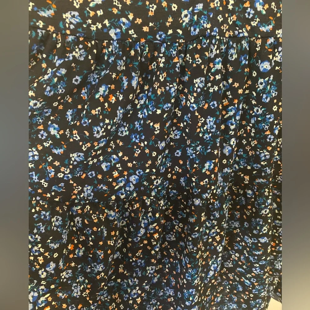 Like New! Short tiered floral dress - Picture 4 of 6